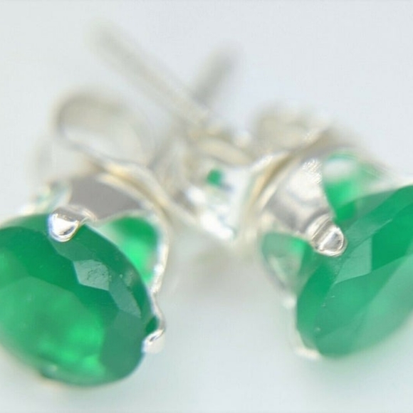 Green Onyx Silver Stud Earrings 5 MM - Picture 3 of 9